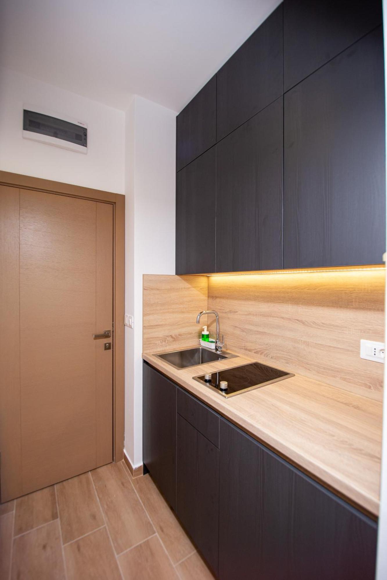 Apartments Sirena - Modern Stay With Free Parking Будва Екстер'єр фото