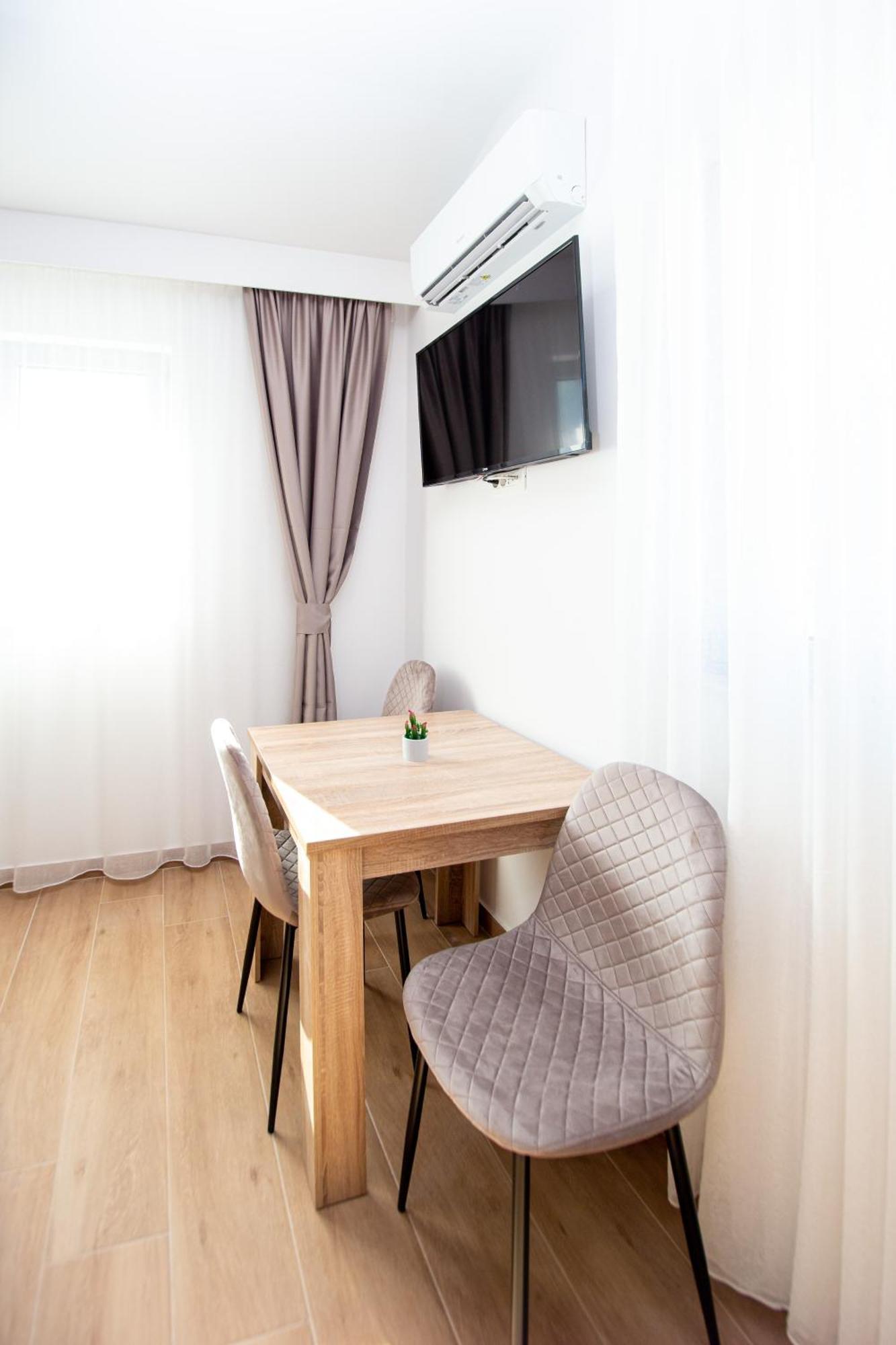 Apartments Sirena - Modern Stay With Free Parking Будва Екстер'єр фото
