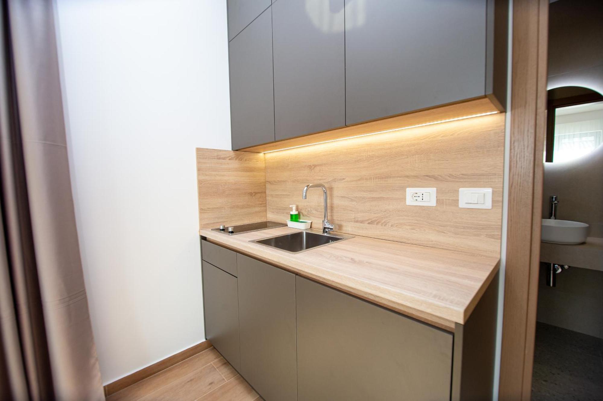 Apartments Sirena - Modern Stay With Free Parking Будва Екстер'єр фото