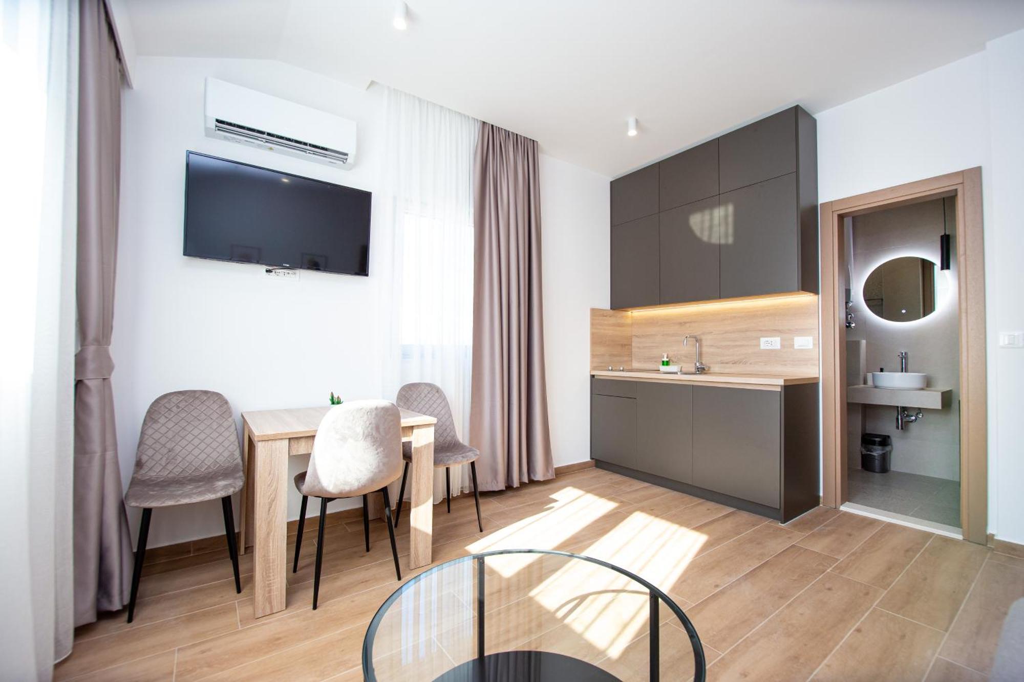 Apartments Sirena - Modern Stay With Free Parking Будва Екстер'єр фото