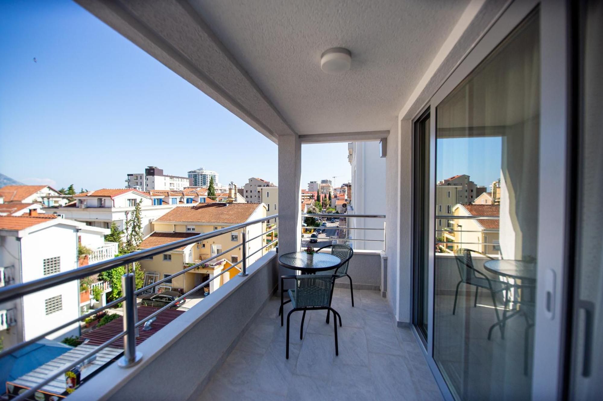 Apartments Sirena - Modern Stay With Free Parking Будва Екстер'єр фото