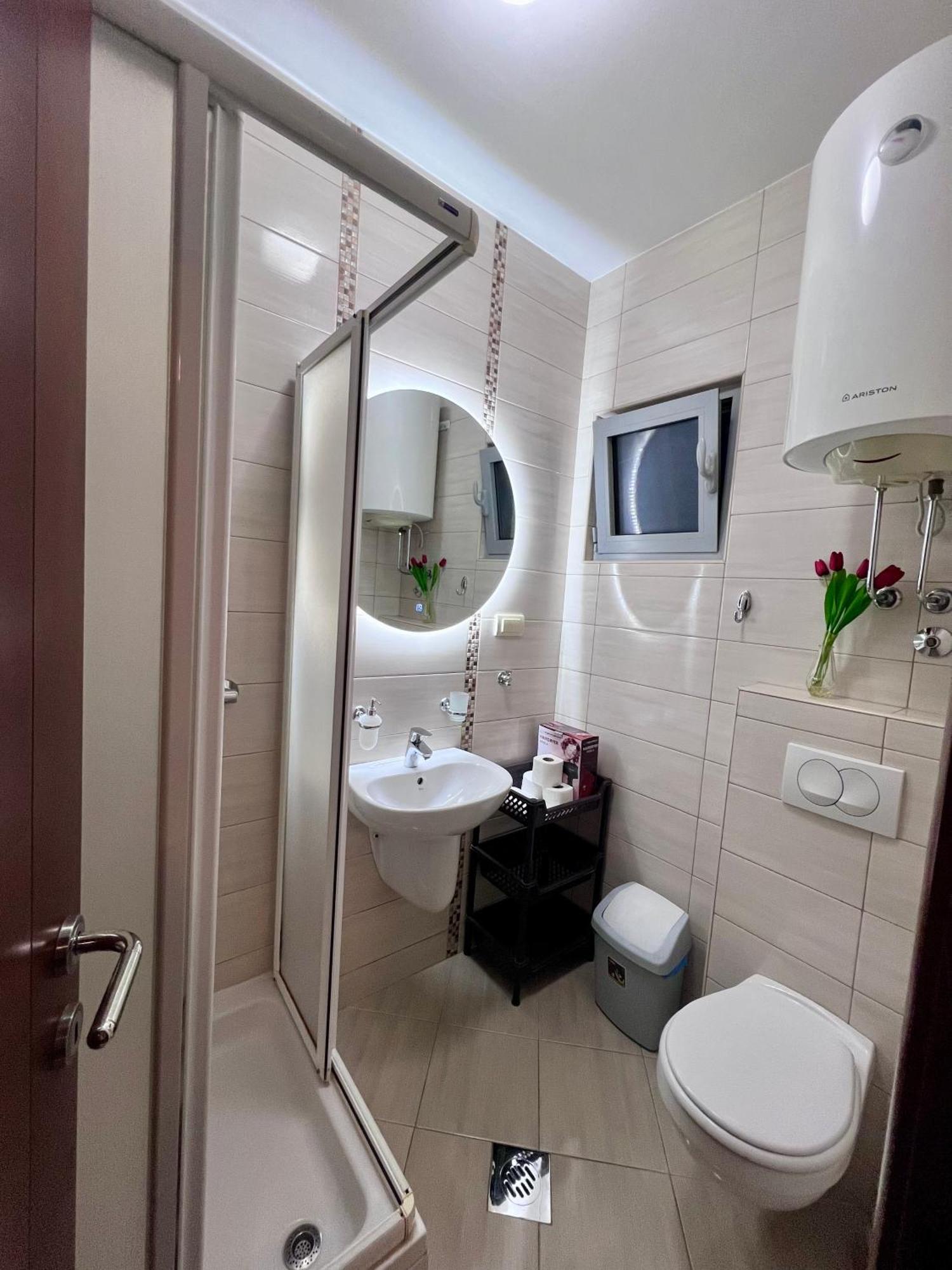 Apartments Sirena - Modern Stay With Free Parking Будва Екстер'єр фото