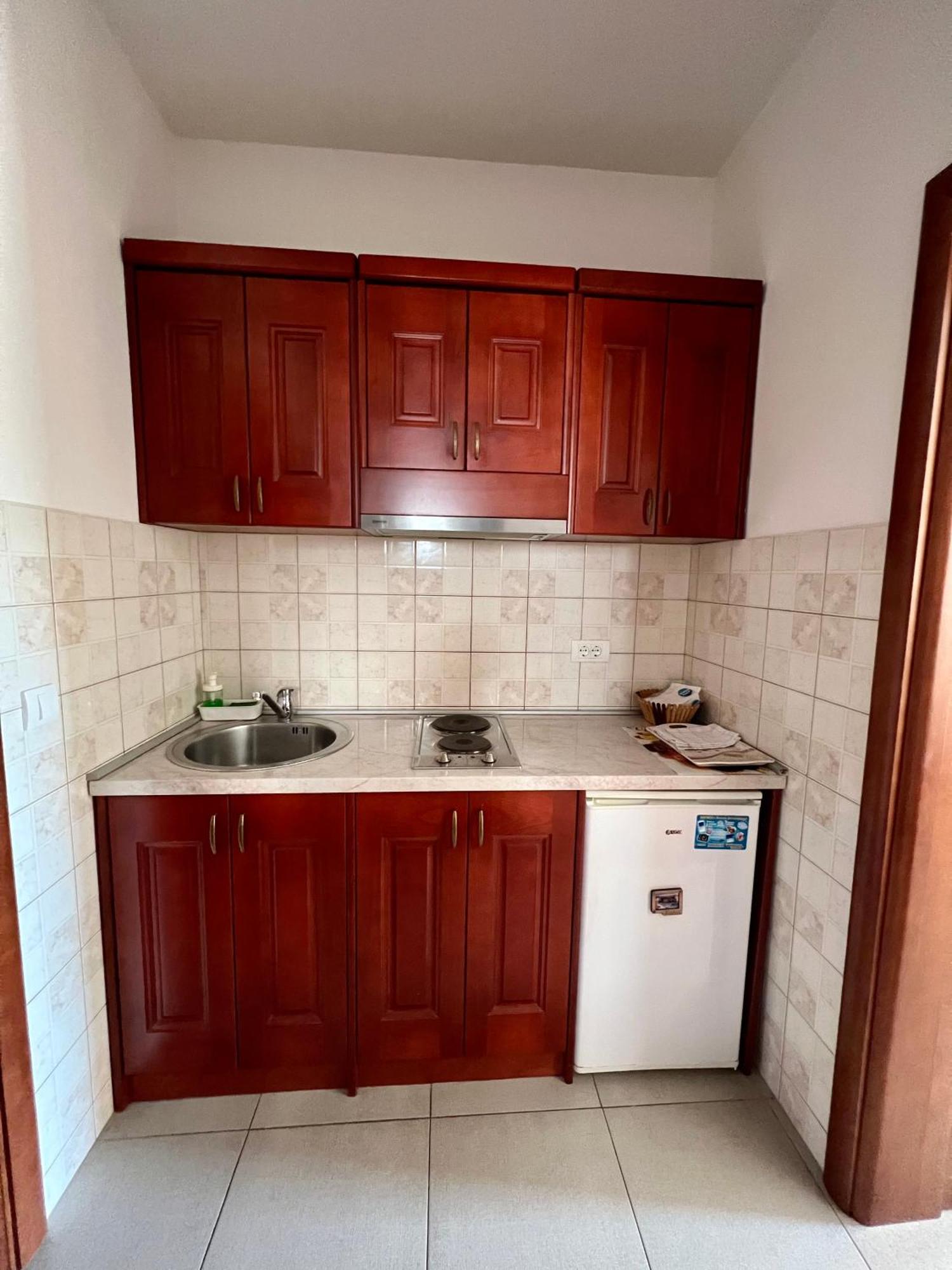 Apartments Sirena - Modern Stay With Free Parking Будва Екстер'єр фото